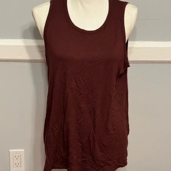 Old Navy Maroon Luxe Red Racerback Soft Cozy Scoop Neckline Summer  Tank Top - Picture 2 of 5